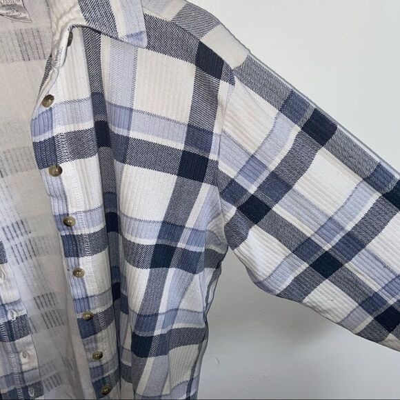 Vintage light blue plaid button up top - Picture 10 of 11